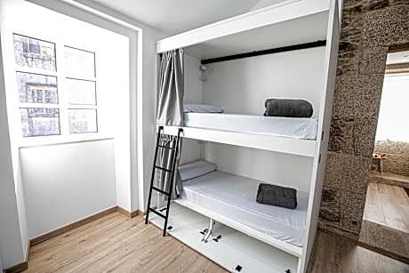 Bunk Bed in Mixed Dormitory Room
