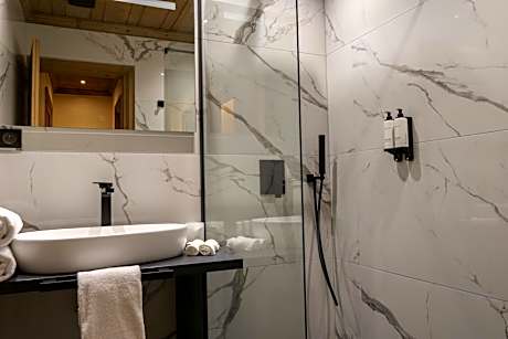 Double or Twin Room with Shower