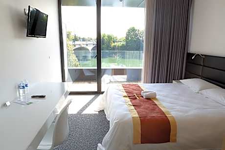 Double-Entreprise-Balcon-SDB privée avec douche-Vue sur la rivière