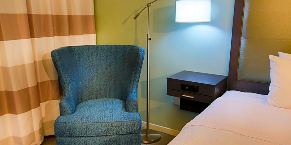 Hampton Inn & Suites Nashville-Airport