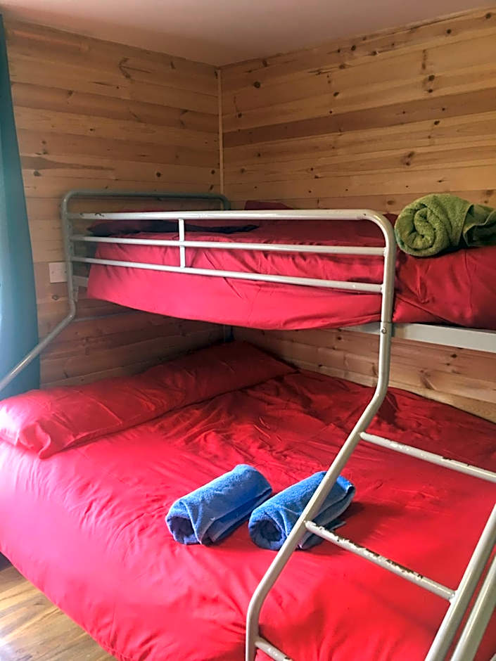 1 Lochness Rooms&Hostel