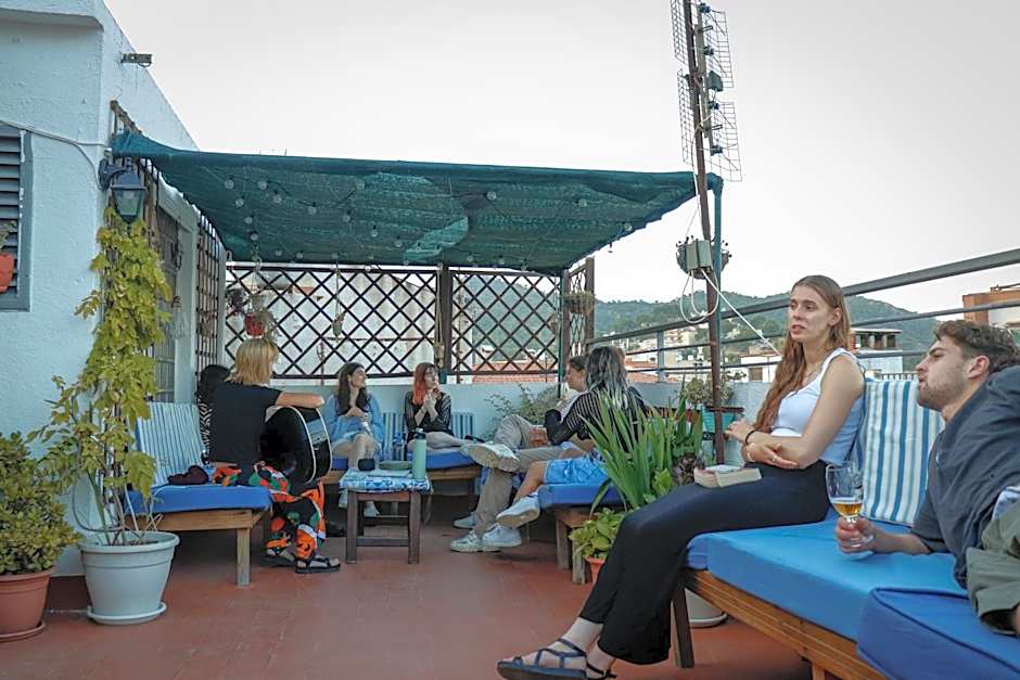 Mana Mana Youth Hostel