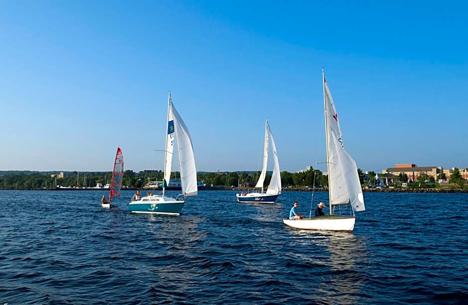 Holiday Inn Express Hotel & Suites North Bay By IHG