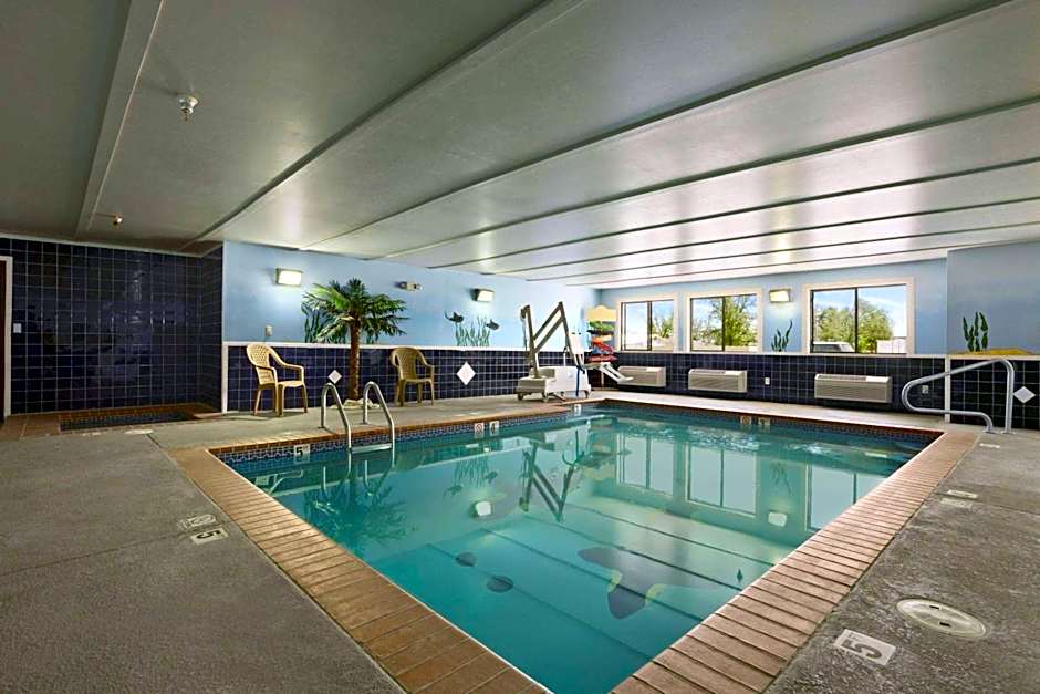 Super 8 by Wyndham Childress