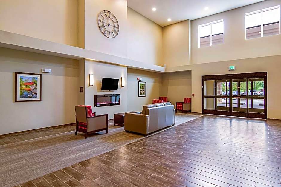 Comfort Suites Wooster near University Campus