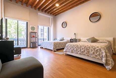 104 Location 2Bdrm 2bath AC apt Fits 8 Rooftop
