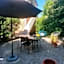 "Les Lauriers" chambre indépendante climatisée avec terrasse et parking privée
