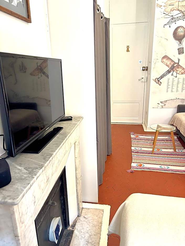 GARE 5 minutes GARIBALDI RÉPUBLIQUE chambre PRIVEE non FUMEUR pour voyageurs CALMES TRAM au pied de l'immeuble