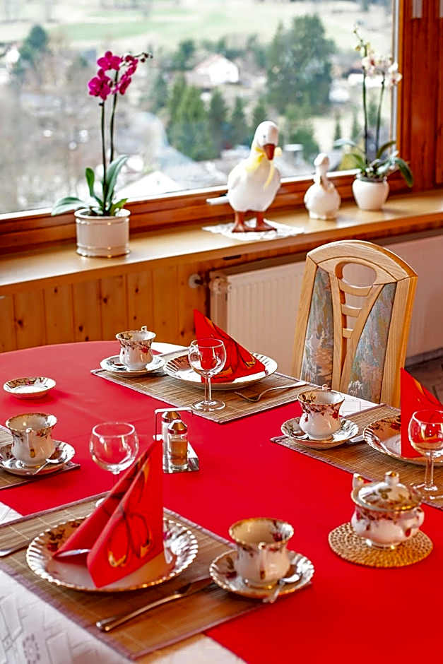 Auerhahn Bed and Breakfast - Black Forest - Waldhotel