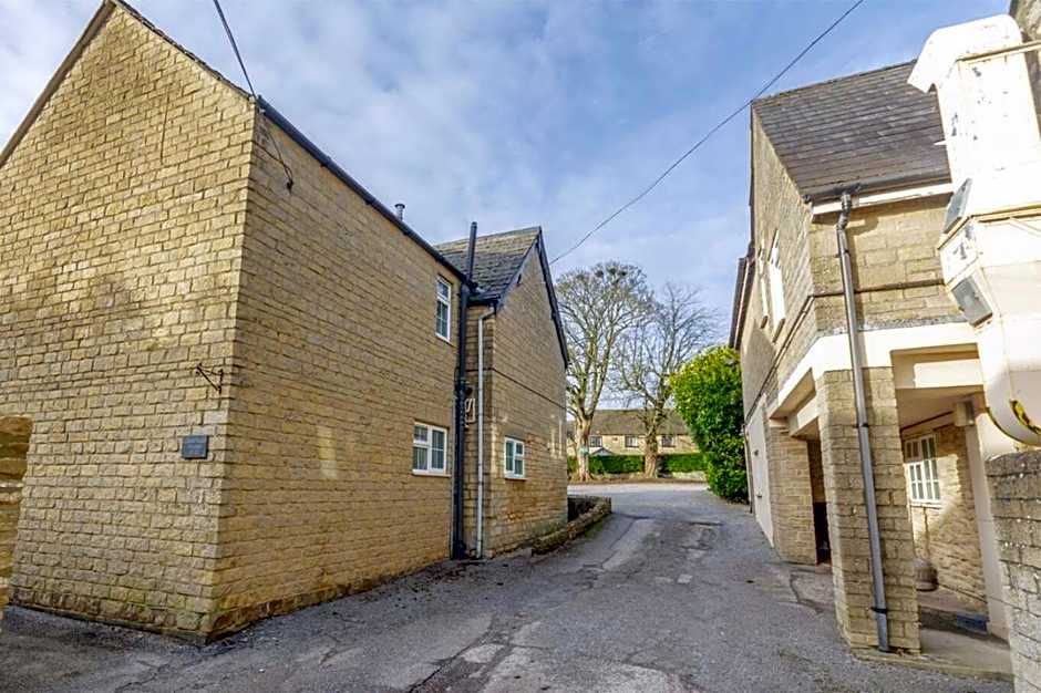 Pettifers Freehouse Hotel