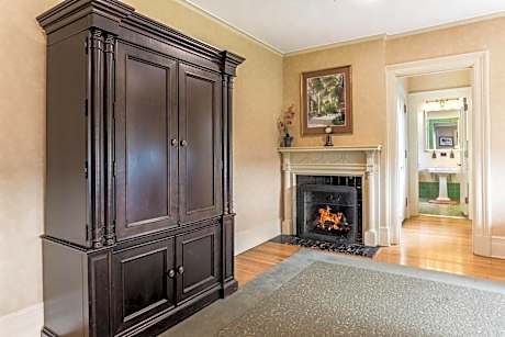 Historical King Suite - Non-Smoking