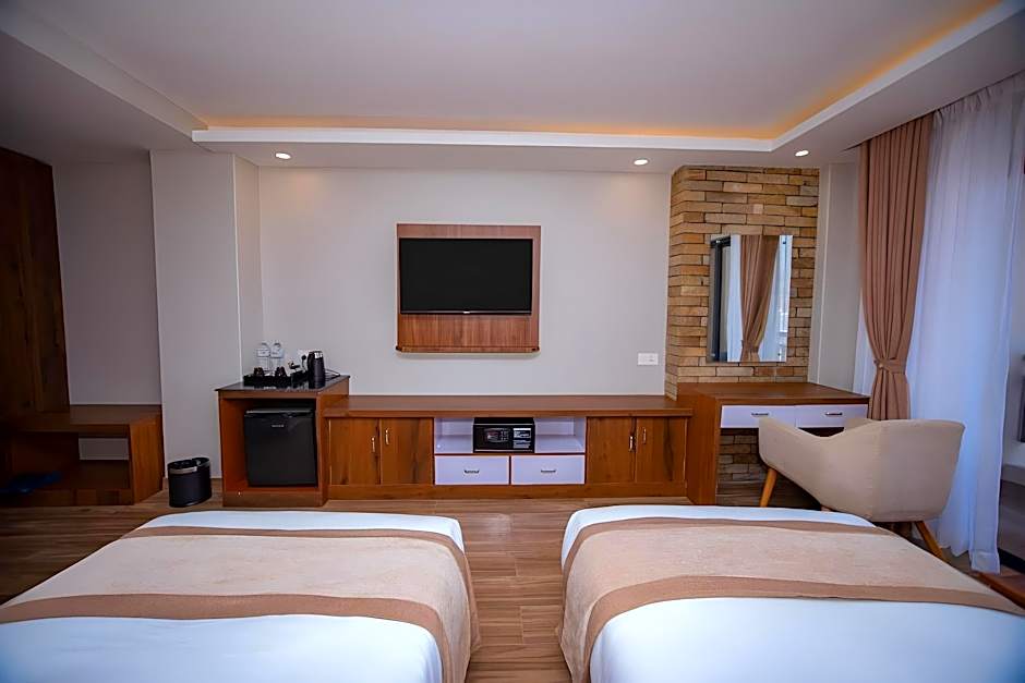 Hotel Pokhara Village & SPA