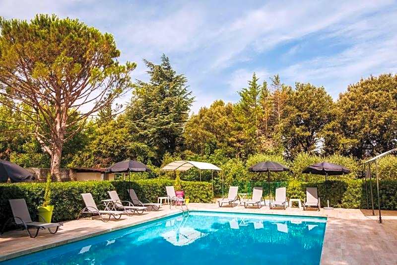 Logis Hotel le Petit Manoir Rest. la Tonnelle