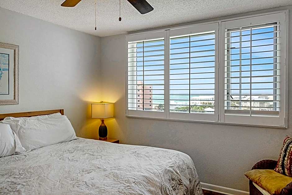 Emerald Oasis, Emerald Oasis- Gulf Front, Great for Families and Close to Destin Harbor!
