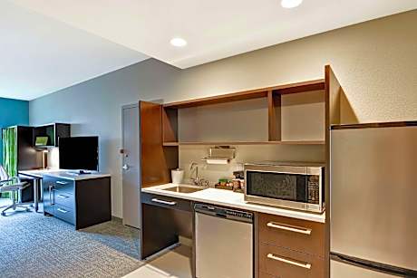 2 Queen Accessible Roll in Shower Studio Nosmk