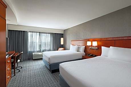 2 Queen Beds, Hearing Accessible, Mobility Accessible with Transfer Shower, Mobility Accessible with