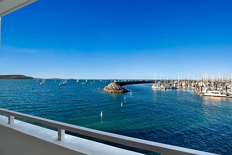 Peninsula Airlie Beach