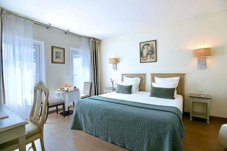 Manoir Superior Room with swimming pool access