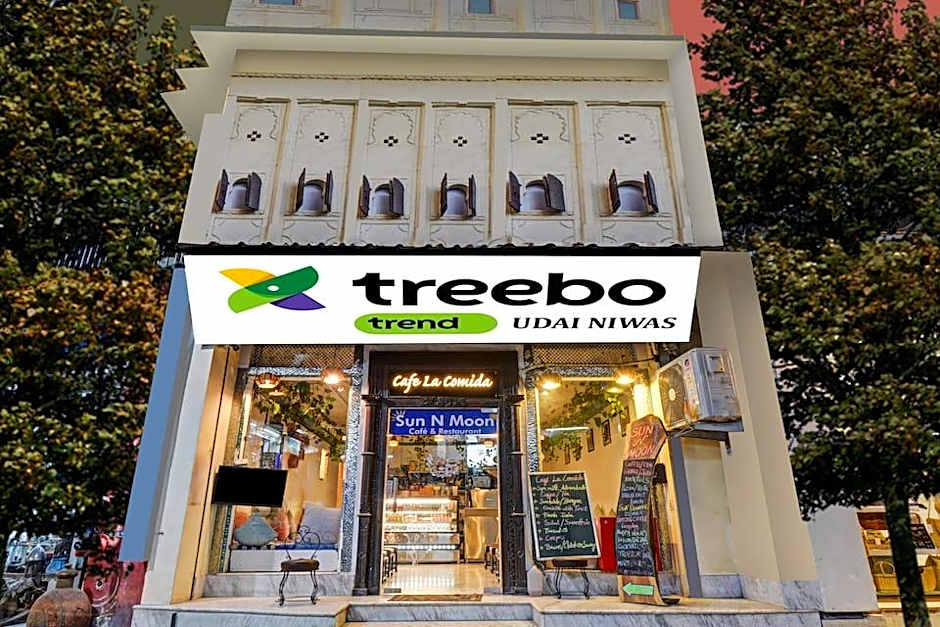 Hotel Udai Niwas - By The Lake