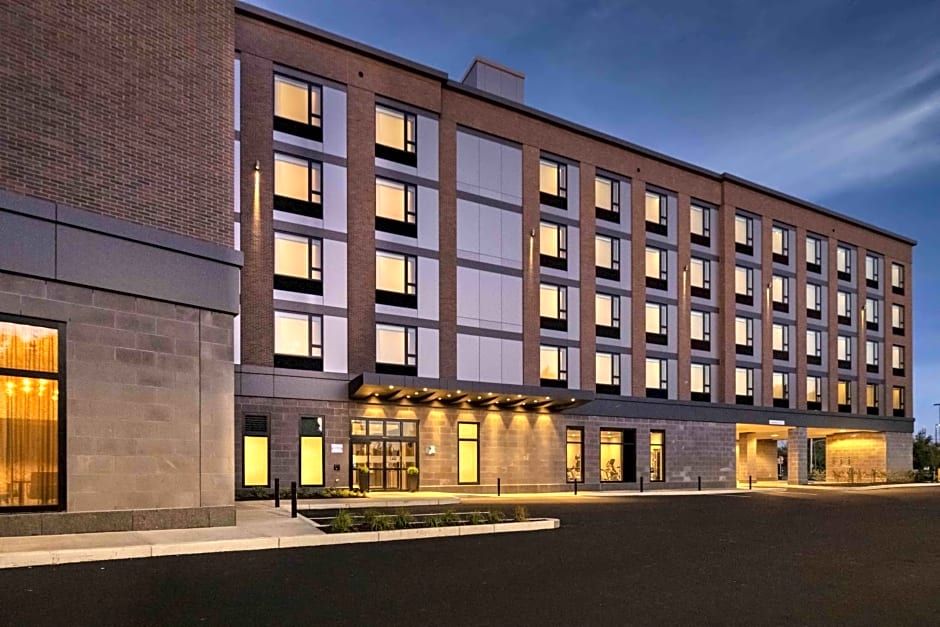 Staybridge Suites Boston Logan Airport - Revere