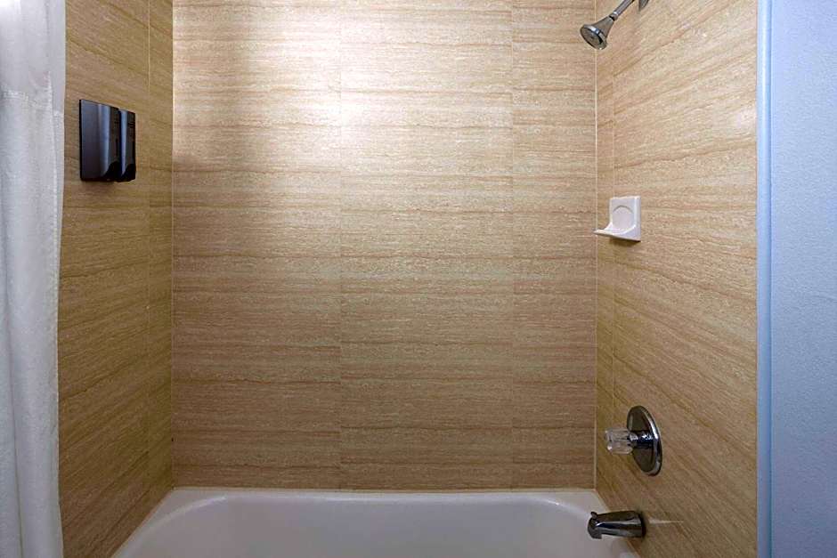 Days Inn by Wyndham Queensbury/Lake George