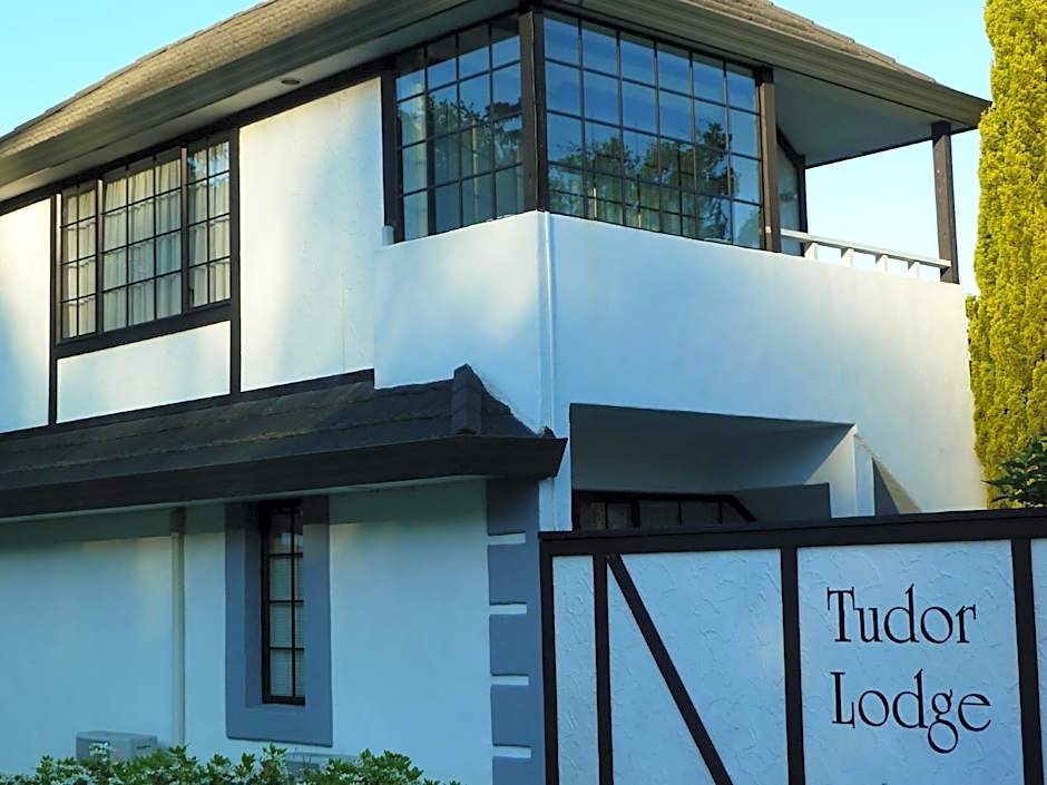 Tudor Lodge Motel