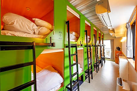 Bunk Bed in Mixed Dormitory Room