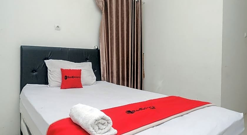 RedDoorz Syariah near RS Hermina Yogyakarta