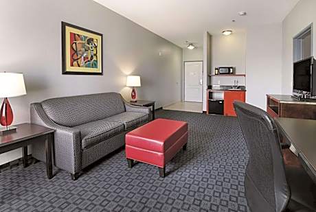 Deluxe King Suite - Non-Smoking