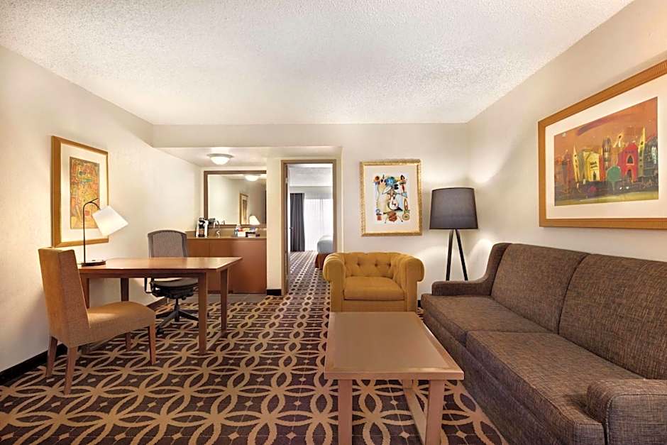 Embassy Suites By Hilton Hotel Dallas - Dfw Intl Airport South
