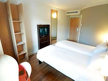 Room with 2 Single Beds