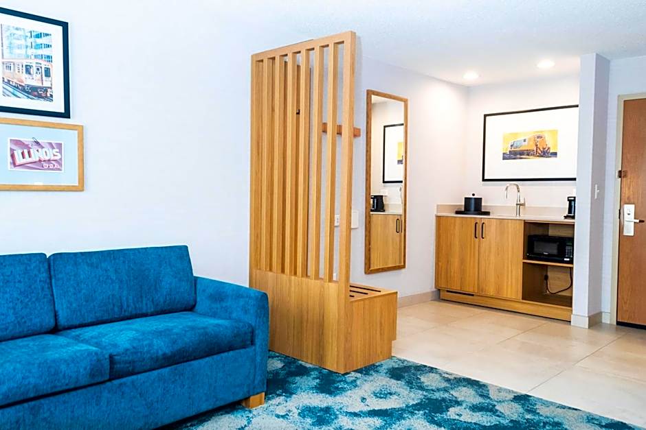 Hampton Inn & Suites Addison