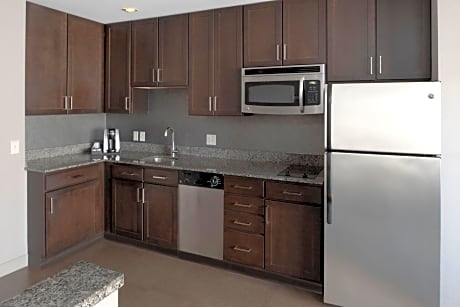 Suite, 1 Bedroom (2 Queen Beds and 1 Double Sofa Bed)