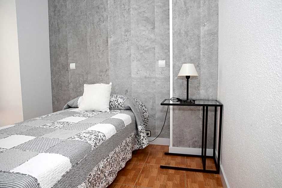 Photo 1 of 14 of Single Room