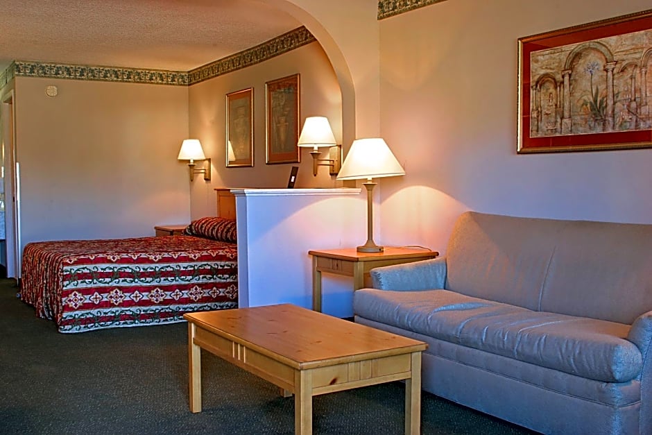 Days Inn & Suites by Wyndham Starkville