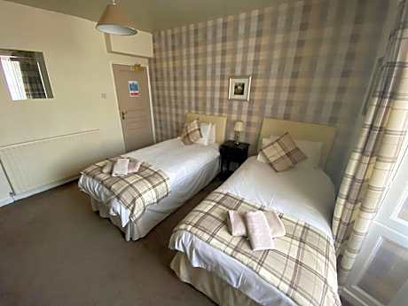 Twin Room with Private Bathroom