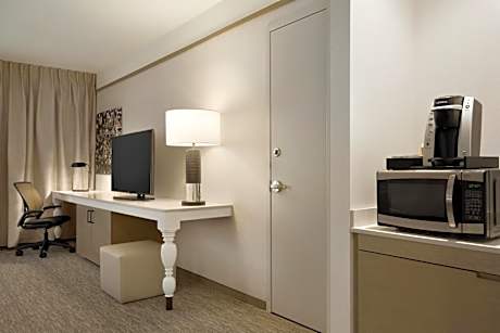 King Room with Tub - Mobility and Hearing Access