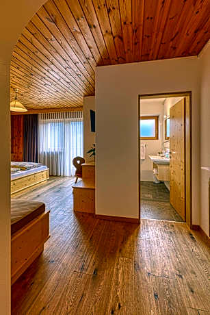 Double Room with Balcony (3 Adults)