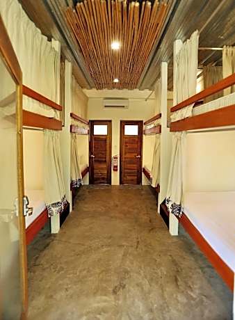 Bed in 8-Bed Mixed Dormitory Room