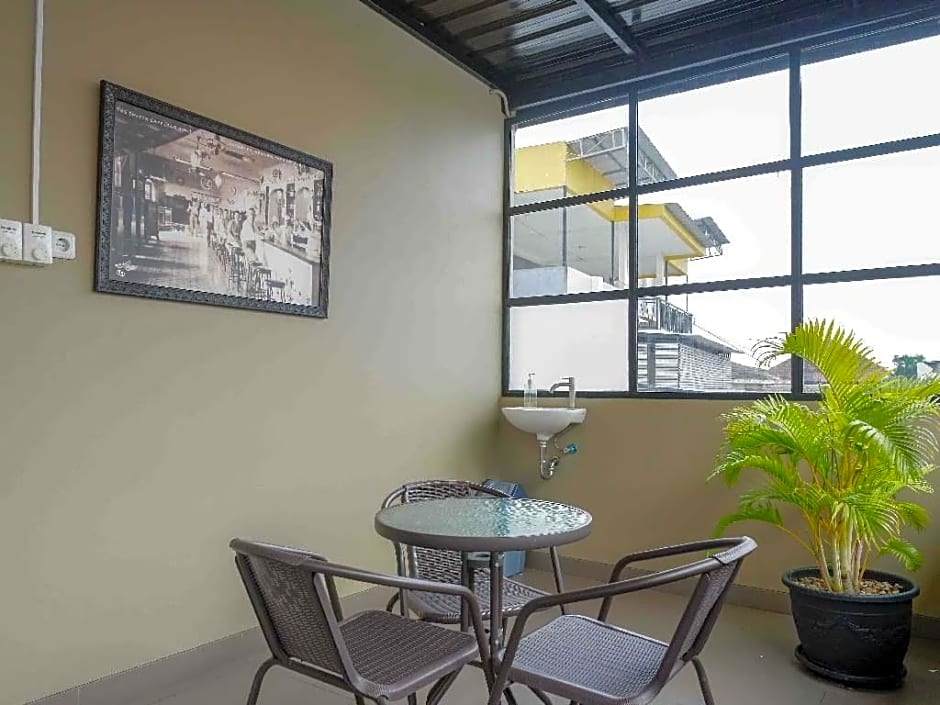 SANS Hotel Empress Simpang Lima