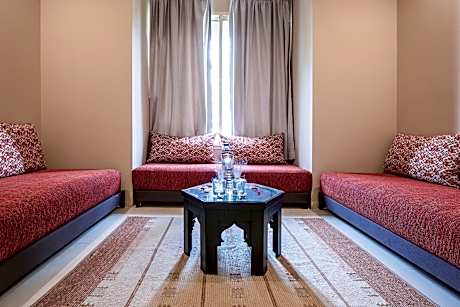 Family Double Room with Sofa Bed and Poolside