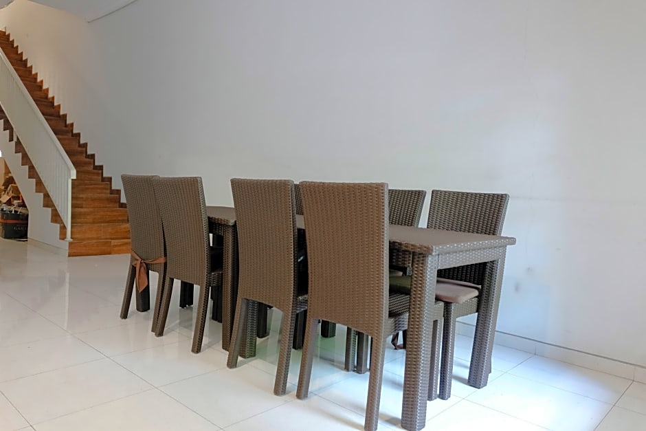 OYO 1023 Junggo Tentrem