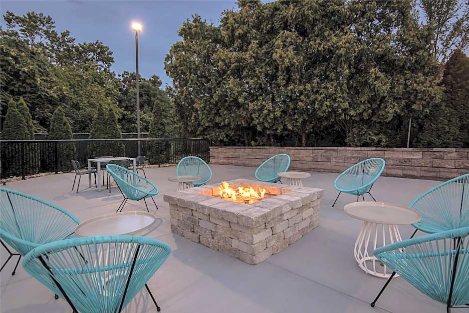 Spark by Hilton Roanoke Civic Center