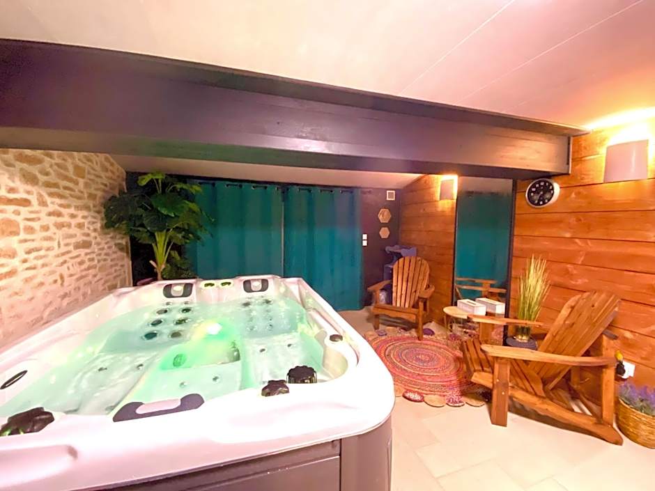 Ô Clair de Lune au cœur de Sarlat - Chambres climatisées - Parking privé - Piscine chauffée - Spa et massages