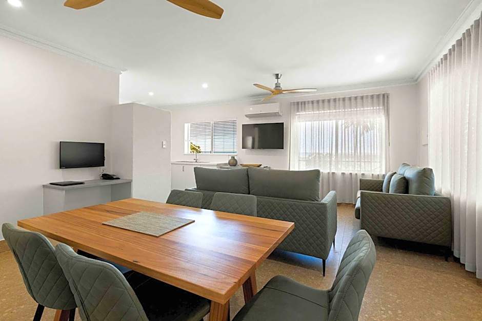 Moonlight Bay Suites