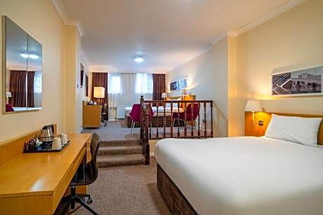 Family Room (2 Adults + 2 Children)