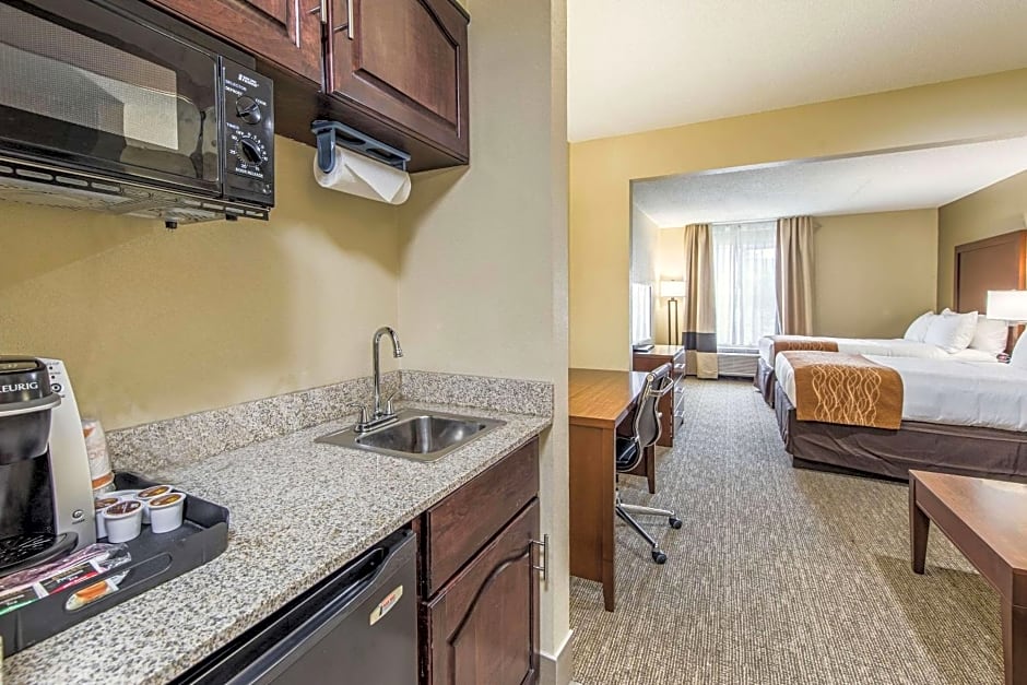 Comfort Inn & Suites Greenwood near University