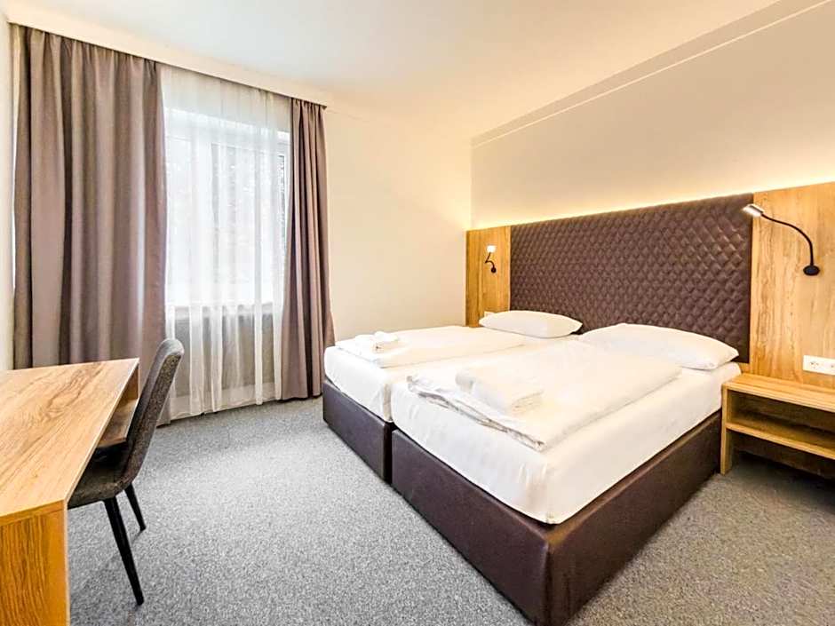 Hotel Sachsengang - free parking, near U1 & U2