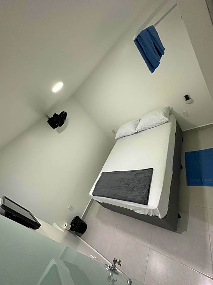 Quarto privativo com banheiro compartilhado em Pousada recém construída,a 500mts do pátio do forró