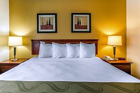 1 King Bed, Smoking